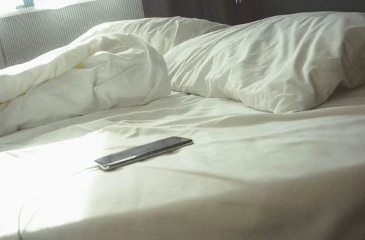 Y'a-t-il un risque à dormir avec un téléphone près de la tête ?