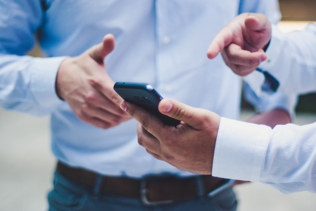Mon téléphone est lent : causes et solutions pratiques 📱✨