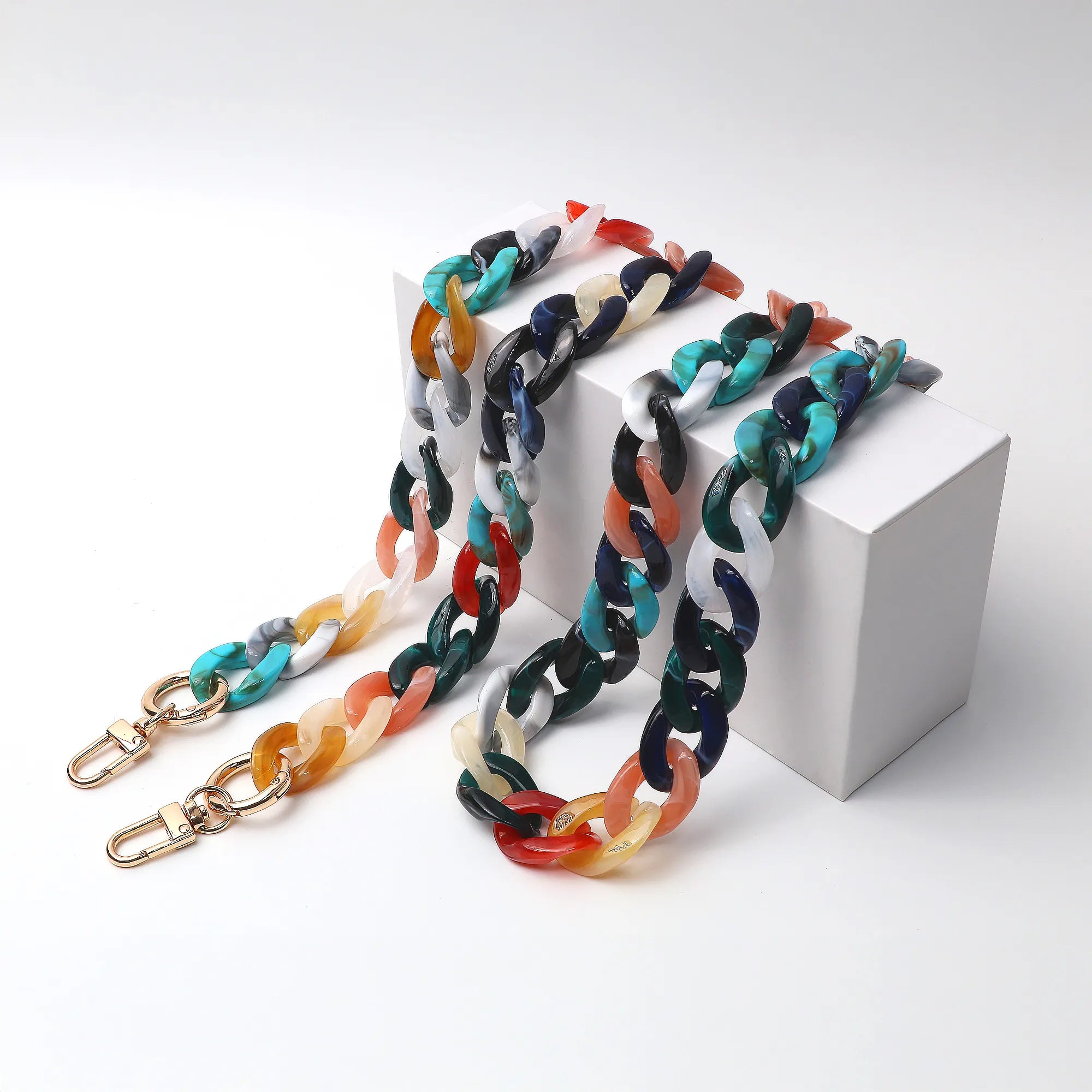 Chaîne multicolore pour téléphone